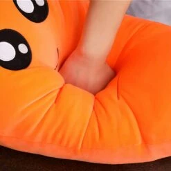 Peluche Géante Carotte Timide -Ma Pleuche Soldes IMG peluche carotte timide