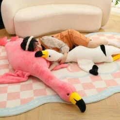 Peluche Géante Flamant Rose Ou Blanc 23 Peluche Géante Flamant Rose Ou Blanc -Ma Pleuche Soldes IMG peluche geante flamant rose 7