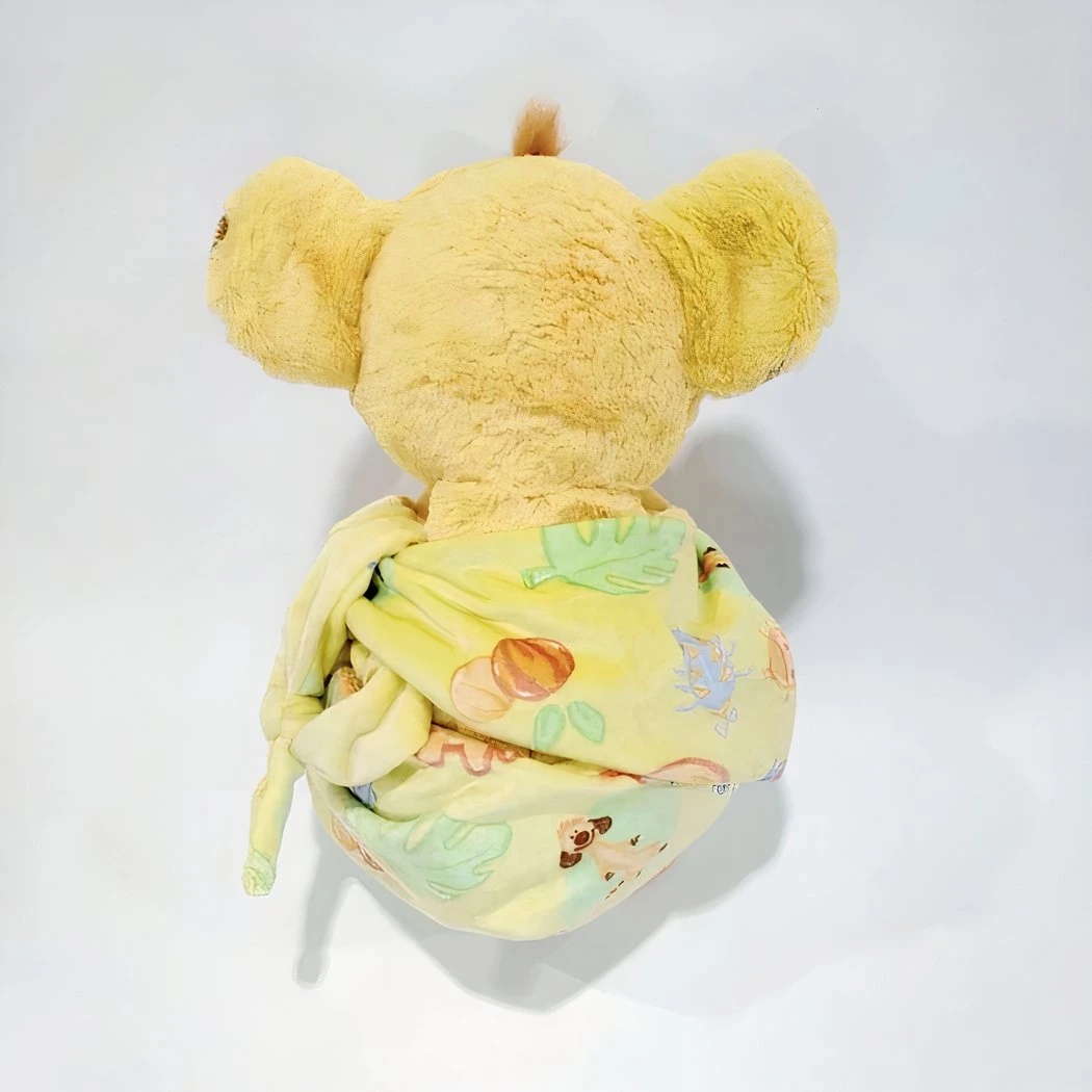 Peluche Simba Dans Une Petite Couverture 6 Peluche Simba Dans Une Petite Couverture – Image 4